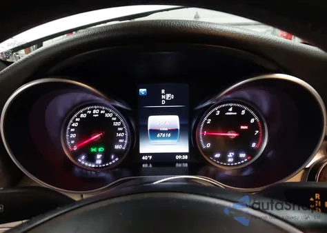 2015 Mercedes-Benz C 300 4Matic z USA, uszkodzony, nr VIN 55SWF4KB8FU086388